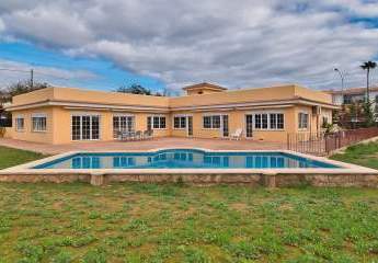 Große Familienvilla im Bungalowstil mit viel Potenzial und großem Grundstück in Santa Ponsa