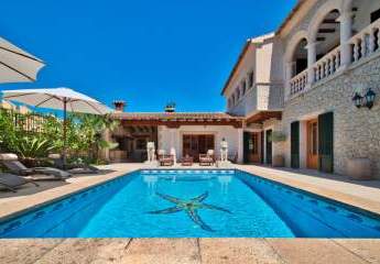 Villa in Es Capdella mit Blick auf das Tramuntana-Gebirge