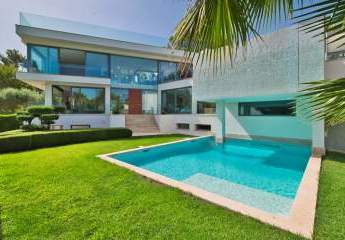 Moderne Neubauvilla mit drei Pools in begehrte Wohngegend von Nova Santa Ponsa