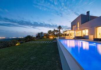 Traumhafte Familienvilla mit Panoramablick in Puntiro