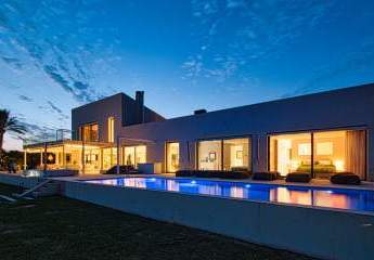 Traumhafte Familienvilla mit Panoramablick in Puntiro