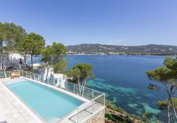Luxusvilla mit unverbaubarem Meerblick und privatem Meerzugang in Torrenova