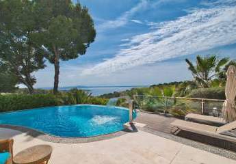 Mediterranes Lebensgefühl auf höchstem Niveau – Villa mit Meerblick