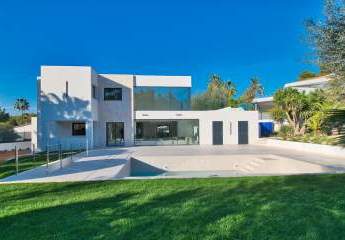 Moderne Luxusvilla mit großem Garten in Nova Santa Ponsa