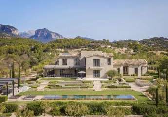 Einzigartige Luxus-Finca am Fuße der Tramuntana mit Meerblick