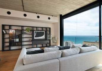 Neubau: Penthouse mit Meerblick, Dachterrasse und privatem Pool