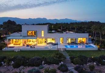 Exklusive Villa mit atemberaubendem Panoramablick in Puntiro