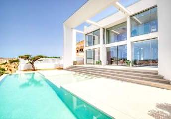 Ein Statement aus Glas, Licht und Meerblick – Exklusive Villa über Port Adriano