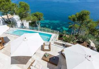 Wohnen direkt am Mittelmeer – Traumvilla mit privatem Meerzugang in Bestlage