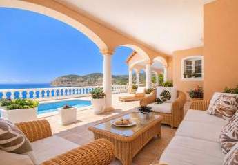 Luxus-Meerblickvilla in Camp de Mar mit Salzwasserpool, Einliegeroption und Top-Ausstattung