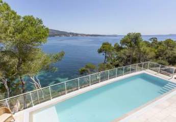 Meerblick Villa mit eigenem Meerzugang in Torrenova