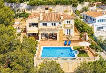 Exklusive Villa mit atemberaubendem Panorama, privatem Pool und mediterranem Flair