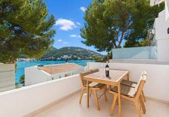 Mediterraner Wohntraum: Luxuriöses Meerblick-Reihenhaus in Port d'Andratx
