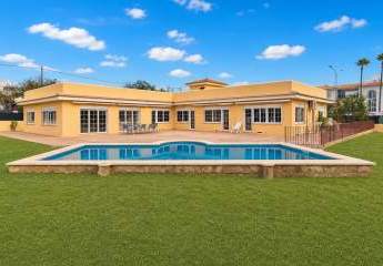 Villa im Bungalowstil mit großem Grundstück in Santa Ponsa