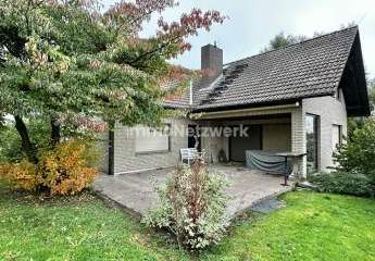 Großzügiges Einfamilienhaus mit Einliegerwohnung und großem Grundstück