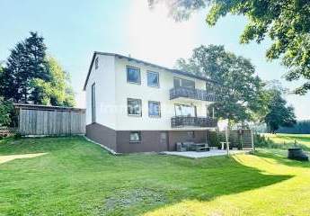***Zweifamilienhaus mit atemberaubendem Weitblick ins Grüne – Ländliche Idylle bei Münchberg***
