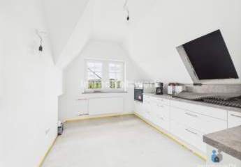 **außergewöhnliche, sanierte Jugendstilwohnung mit Aufzug & Stellplatz in historischer Villa**