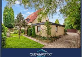 Sanierungsbedürftige Doppelhaushälfte mit großzügigem Grundstück und Doppelgarage in HH-Rahlstedt