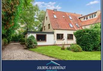 Sanierungsbedürftige Doppelhaushälfte mit großzügigem Grundstück und Doppelgarage in HH-Rahlstedt