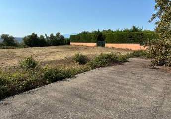 Vendesi Terreno con Progetto Approvato