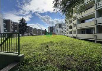 Großes Wohnglück mit Schwimmbad, Sauna und grünem Hof