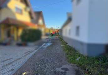 Gepflegtes Grundstück in bebauter Nachbarschaft