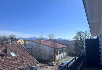 Gepflegtes 1-Zimmer-Penthouse Apartement mit großem Balkon in Rosenheim - Anfragen nur per Mail