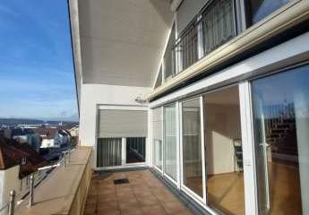 Schöne Duplex – Wohnung mit großer uneinsehbarer Süd-Terrasse in zentraler Wohnlage mit Teck-Blick