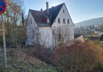 Renovierungsbedürftige Villa mit Südhanglage