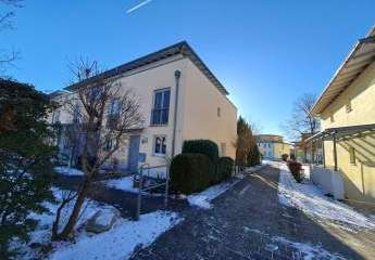 Wohnung mit Reihenendhaus-Charakter in München-Allach