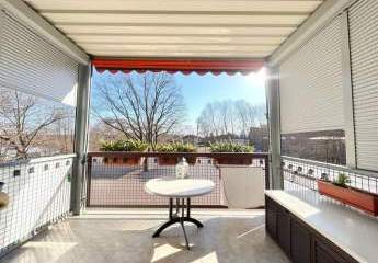 Extravagante Wohnung mit exklusivem Bad und Balkon sowie privatem Stellplatz und Einbauküche