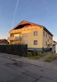 Helle 3-Zimmer Dachgeschosswohnung mit Südbalkon und Weitblick in Reutlingen