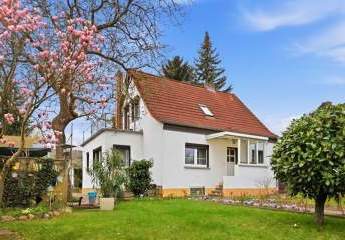 Charmantes Einfamilienhaus und Gartenhaus auf großem Grundstück