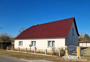 Modernisiertes Einfamilienhaus mit mehreren Nebengebäuden und Glasfaseranschluss in Ortsrandlage