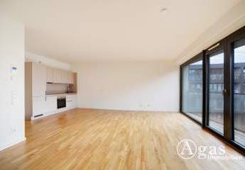 Sonnige 2 Zimmer Wohnung mit ca. 67 m²,  EBK, Fußbodenheizung und Balkon in Mitte