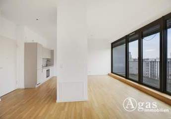 LICHTDURCHFLUTET! 2 Zimmer Dachgeschoss-Wohnung mit ca. 77m² und großer Terrasse in Berlin-Mitte