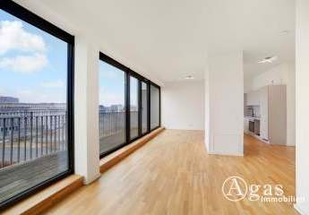 Wunderschöne 2 Zimmer Dachgeschosswohnung mit ca. 77m², EBK und Riesen-Balkon in Berlin-Mitte