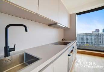 Dachgeschoss! Luxuriöse 3 Zimmer Wohnung mit ca. 88m², EBK und Skyline-View in Mitte