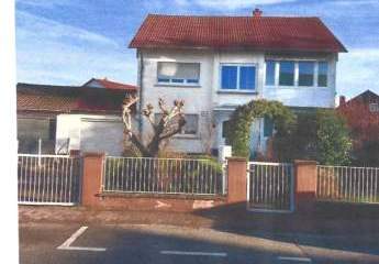 Familiendomizil - Zweifamilienhaus mit Apartment