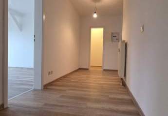 3-Zimmer-Dachgeschoss-Wohnung, mit neuer EINBAUKÜCHE, zu vermieten!