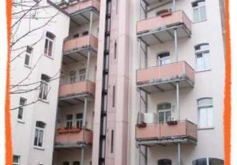 Schön geschnittene 3-Zimmer-Wohnung mit EINBAUKÜCHE, Personenaufzug, BALKON und Gäste-WC zu vermieten!