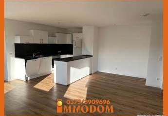 2-Zimmer-Wohnung mit Einbauküche, Balkon und Personenaufzug mitten in Zwickau, zu vermieten!