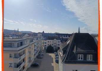 3-Zimmer-Maisonetten-Dachwohnung für INDIVIDUALISTEN mit LAMINAT und Personenaufzug zu vermieten!