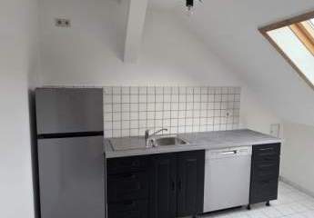 3-Zimmer-Dachgeschoss-Wohnung, mit neuer EINBAUKÜCHE, zu vermieten!