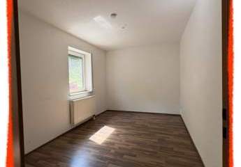 2-Zimmer-Wohnung, neu renoviert, in Aue/Erzgebirge sofort zu vermieten!