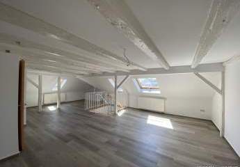3,5-Zimmer-Dachgeschoss-Maisonettenwohnung mit Balkon in Zwickau-Oberplanitz zu vermieten!