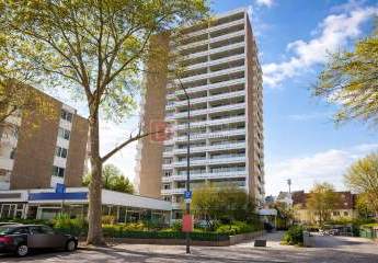 Top!! 2-Zimmer-Wohnung mit Einbauküche und Skyline-Blick