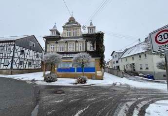 Großes Teilrenoviertes Haus mit vielen Möglichkeiten