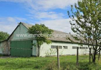 In Marcali steht eine Betriebsstätte mit einer Fläche von 2,8 Hektar zum Verkauf.