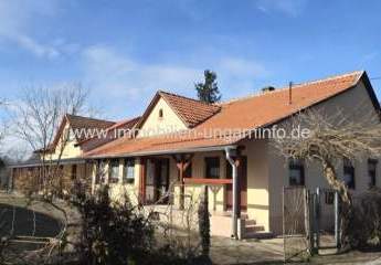 Familienhaus im bürgerlichen Stil in der Nähe des Plattensees, in Csákány
